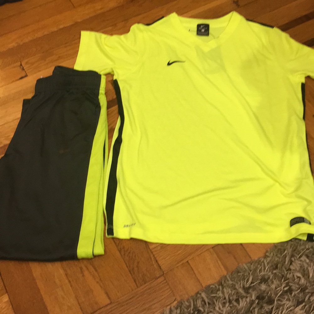 Nike tee and pants set